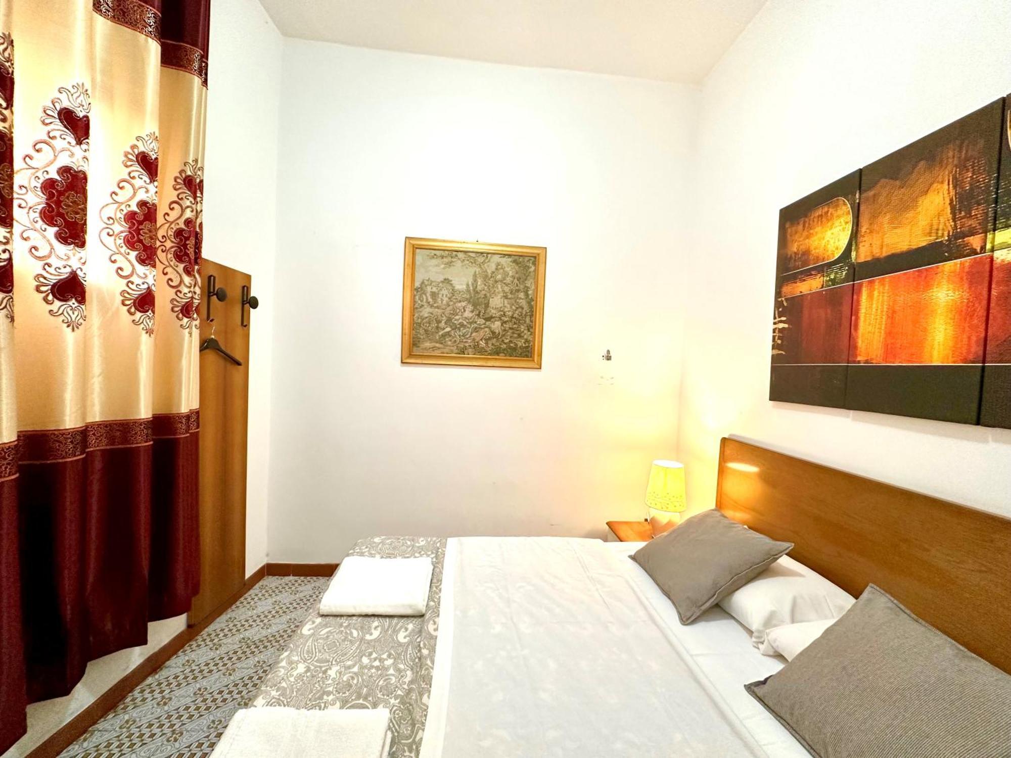 4 Bed Rooms Luxury Apartment Near Colosseum Рим Экстерьер фото