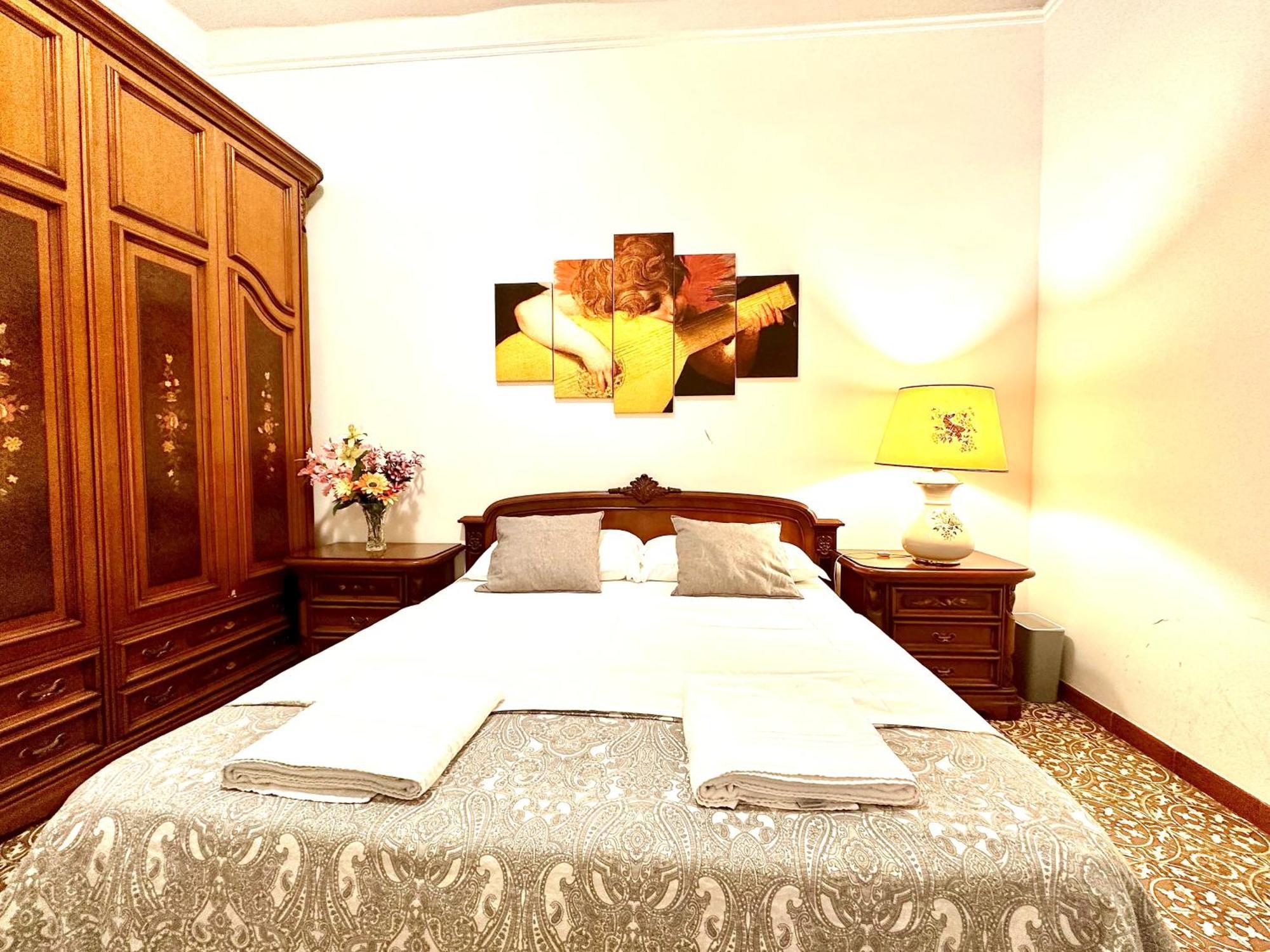 4 Bed Rooms Luxury Apartment Near Colosseum Рим Экстерьер фото